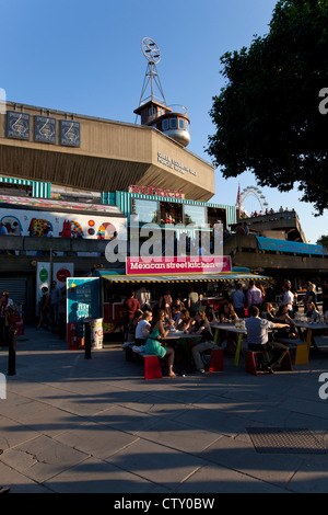 ' Un Prix pour Londres' installation architecturale & Meican Wahaca Restaurant Southbank Centre, Londres, Royaume-Uni. Banque D'Images