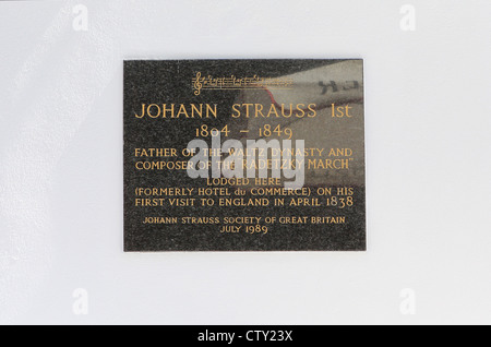 Plaque pour Johann Strauss sur St John's boutique hotel sur Leicester Place, dans le West End de Londres, Angleterre, RU Banque D'Images