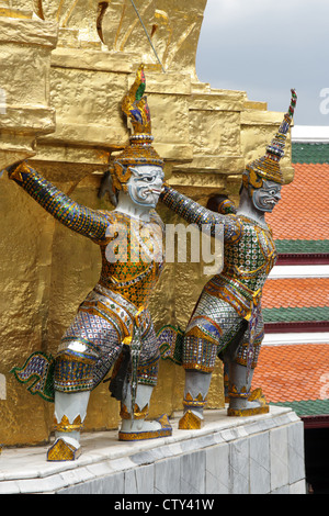 La figure du démon mythologique gardant le temple dans le grand palace, Bangkok Banque D'Images