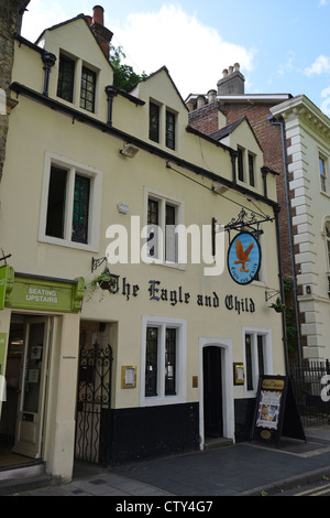 Le 17e siècle Eagle and Child pub, Saint Giles', Oxford, Oxfordshire, Angleterre, Royaume-Uni Banque D'Images