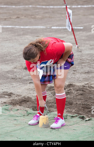 Le poids sur la barre à la 66e assemblée annuelle de l'événement Pacifique Nord-Ouest Scottish Highland Games et Clan Gathering Banque D'Images