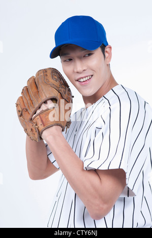 Un joueur de baseball portant un gant Banque D'Images