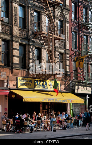 Greenwich Village Ouest Pizza Carmine street terrace bar pub café diner restaurant Manhattan New York, United States Banque D'Images
