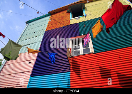 La rue "Caminito" vue latérale, "La Boca" Ville, Buenos Aires, Argentine. Banque D'Images