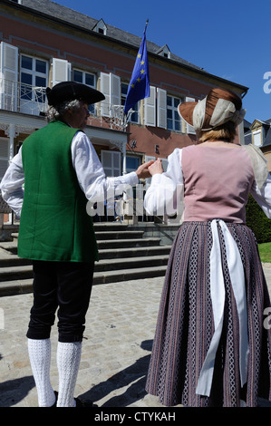 La danse folklorique en face de la musée du vin à Ehnen, Luxembourg Banque D'Images