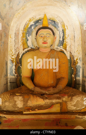 L'image de Bouddha au temple bouddhiste de Gangarama Mahavihara, Hikkaduwa, Sri Lanka Banque D'Images