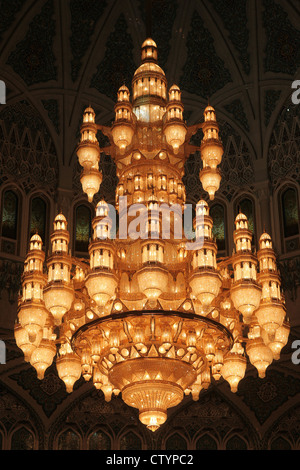 Plus grand lustre de cristal dans le monde, dans une mosquée à Muscat, Oman Banque D'Images