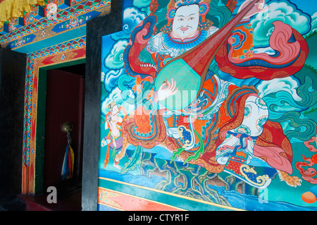 Détail d'un mur peint et décoré porte au monastère de Shey, Shey Ladakh, India Banque D'Images