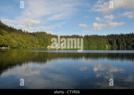 Lac Pavin Auvergne Puy de Dome Massif Central France Banque D'Images