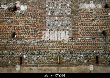 Mur en pierre et brique mélangé à l'ancienne Rathfinny ferme près de 1 156 km, East Sussex, UK Banque D'Images