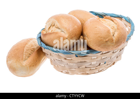 Petit panier rempli de petits pains isolated on white Banque D'Images