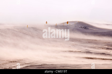 Tempête de poussière sur la Route 1, route principale qui fait le tour de l'île, l'Islande Banque D'Images