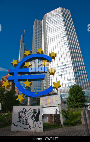 Avec démonstration de Francfort Eurosign occupent des signes à côté Frankfurt am Main Ville État de Hesse Allemagne Europe Banque D'Images