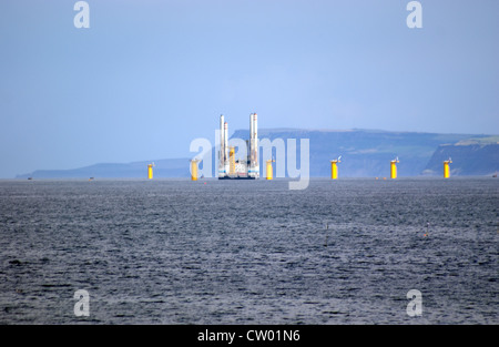 L'INSTALLATION D'ÉOLIENNES AU LARGE DES CÔTES DE REDCAR Banque D'Images