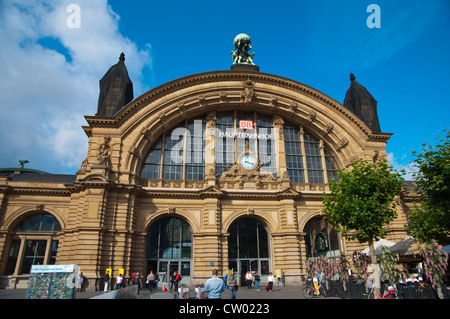 La gare principale Hauptbahnhof quartier Bahnhofsviertel extérieur Frankfurt am Main land de Hesse Allemagne Europe Banque D'Images