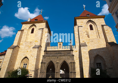 Panna Maria pod retezem la St Mary ci-dessous l'église de chaînes le petit quartier Mala Strana de Prague République Tchèque Europe Banque D'Images