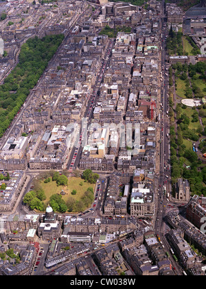 Vue aérienne du centre-ville d'Édimbourg à Princes Street jusqu'à l'Est Banque D'Images