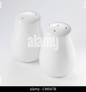 Close up of salt and pepper shakers Banque D'Images