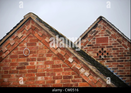 Détail de brique sur le pignon d'une grange convertie en cours de Warwickshire, Royaume-Uni Banque D'Images