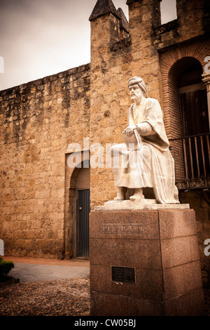 Statue d'Averroès Ibn Muhammad Ibn Roshd, Cordoue, Andalousie, Espagne, Europe. Banque D'Images