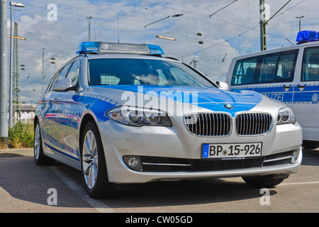 BMW et VW Volkswagen Voitures de patrouille de police de la Police Fédérale Allemande (Bundespolizei) - Heilbronn Allemagne Banque D'Images