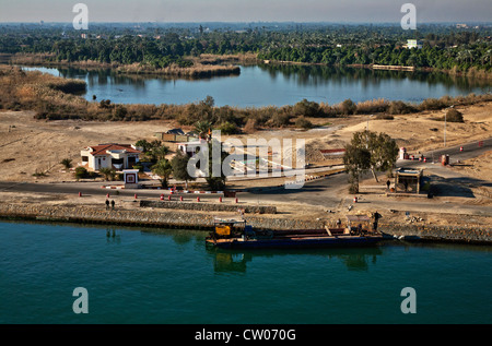 Moyen Orient. L'Égypte. Canal de Suez. Poste frontière. Bateau. Banque D'Images
