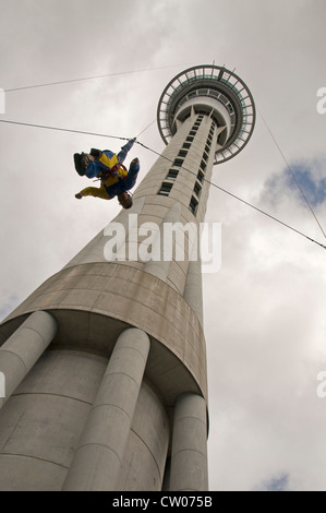 Un dernier saut sky 11 secondes de la Sky Tower à Auckland, en Nouvelle-Zélande. Banque D'Images