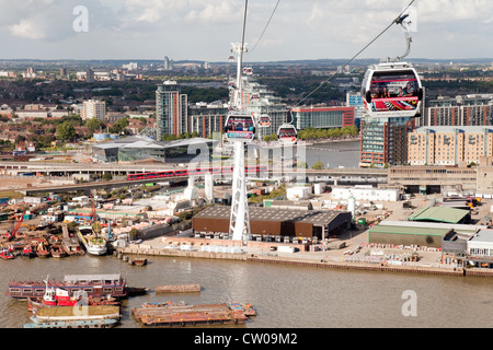 Avis de Docklands sur la rive nord de la Tamise, le téléphérique Emirates Air line London Banque D'Images