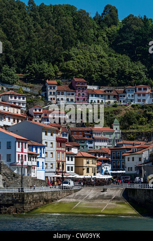 Cudillero, petit village de la Principauté des Asturies, Espagne, Europe Banque D'Images