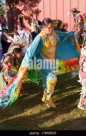 USA Utah, Paiute Indian Native American children dance à Frontier Homestead Park à Cedar City. Banque D'Images