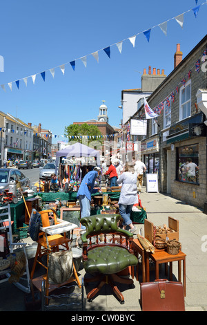 Marché des antiquaires, rue South Street, Bridport, Dorset, Angleterre, Royaume-Uni Banque D'Images