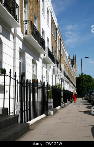 Vue le long de la rue à Sydney à St Luke's Church, Chelsea, London, UK Banque D'Images