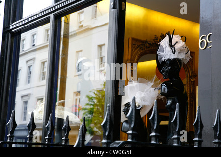 Modiste Philip Treacy's shop sur Elizabeth Street, Knightsbridge, London, UK Banque D'Images