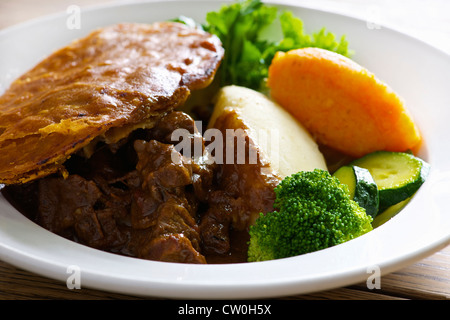 Assiette de steak and kidney pie Banque D'Images