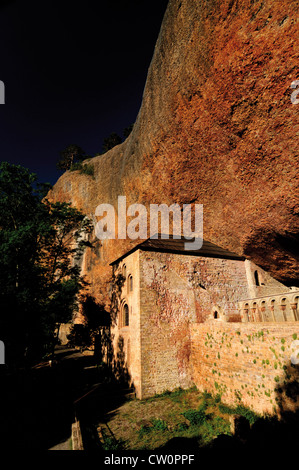 Espagne : Vue extérieure du monastère de San Juan de la Peña en Aragon Banque D'Images