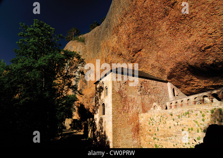 Espagne : Vue extérieure du monastère de San Juan de la Peña en Aragon Banque D'Images