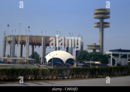 Photo originale prise en 1964. 1964 New York World's Fair, pavillon de New York. SOURCE : DIAPOSITIVE 35 MM KODAK D'ORIGINE. Banque D'Images