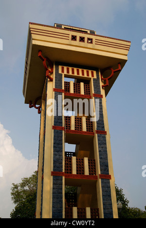 Pavillon de la tour de garde pour les touristes et les visiteurs à Neyyar Barrage à Trivandrum Kerala Inde Banque D'Images