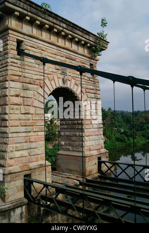 Pont suspendu de Punalur.Seulement le pont suspendu type dans le sud de l'Inde construit en 1877 par l'ancien ingénieur britannique Albert Henry Banque D'Images