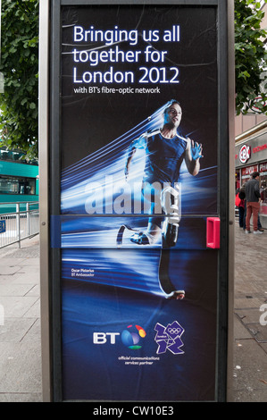 British Telecom pour l'affiche de parrainage sportif de l'équipe Go d'Oscar Pistorius sur une cabine téléphonique au cours de l'Jeux olympiques de Londres 2012 en Grande-Bretagne Banque D'Images