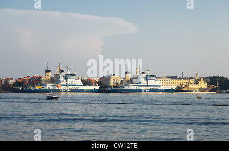 Brise-glace mouillée à Helsinki, en Finlande. Banque D'Images