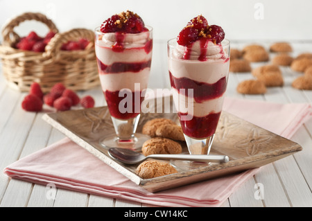 Syllabub framboise et crème dessert de fruits Banque D'Images