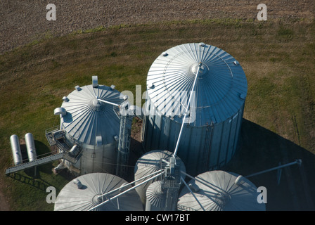 Vue aérienne de champs de culture et de l'élévateur à grain Stewartstown, PA Banque D'Images