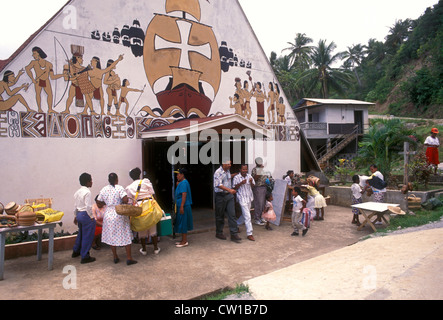 Carib Indiens caraïbes, les Indiens, les Indiens Carib, fournisseurs, marché artisanal, l'église Sainte Marie, Salybia, Territoire Carib, Dominique Banque D'Images