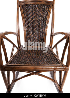 Résumé gros plan du mobilier en osier bambou rocking chair isolé sur fond blanc Banque D'Images