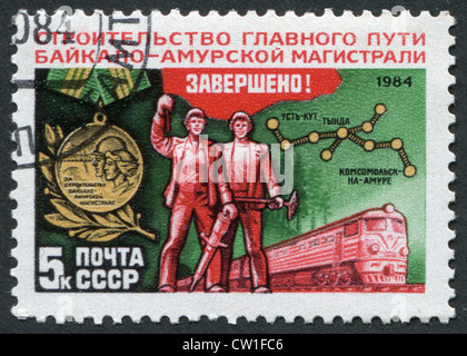 Urss - circa 1984 : timbres-poste imprimés dans l'URSS, montre la construction de la gare, vers 1984 Baikal-Amur Banque D'Images