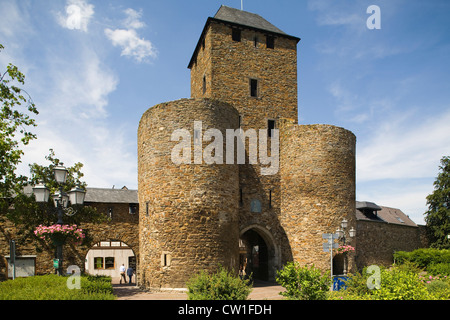 L'Europe, Allemagne, Rhénanie, domaine de Bonn, Ahrweiler, vieille ville, porte médiévale et les murs Banque D'Images