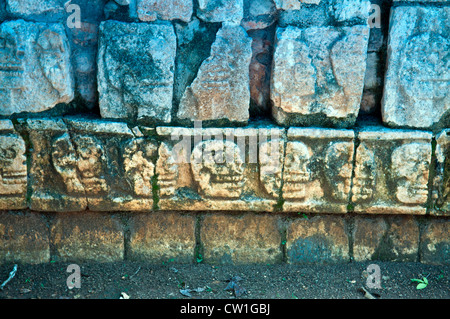 Tzompantli - Mur de crânes, Chichen Itza Banque D'Images