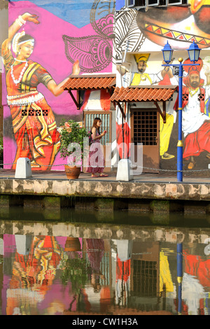Murales colorées riverside sur la rivière Melaka en Melaka. Banque D'Images