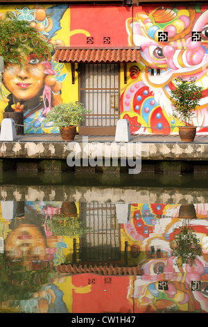 Murales colorées riverside sur la rivière Melaka en Melaka. Banque D'Images